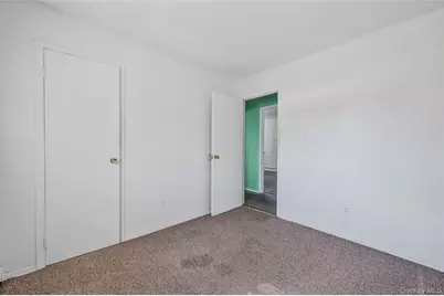 233 E Alhambra Avenue, Lindenhurst, NY 11757 - Photo 10