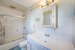 233 E Alhambra Ave, Lindenhurst, NY 11757 - Photo 20