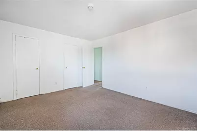 233 E Alhambra Avenue, Lindenhurst, NY 11757 - Photo 14