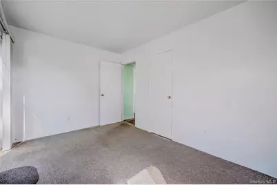 233 E Alhambra Avenue, Lindenhurst, NY 11757 - Photo 12