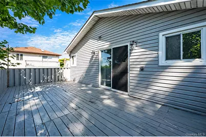 233 E Alhambra Avenue, Lindenhurst, NY 11757 - Photo 22