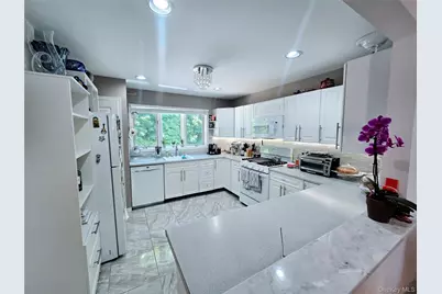 100 Chateau Lane #39, Hawthorne, NY 10532 - Photo 16