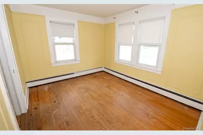 34 Remsen Avenue, Valley Stream, NY 11580 - Photo 18