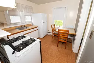 34 Remsen Ave, Valley Stream, NY 11580 - Photo 8