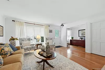4 Bacon Lane, Babylon, NY 11702 - Photo 8