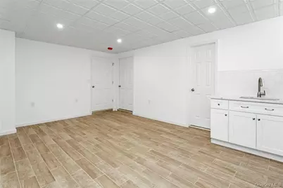 1970 E Main Street #APT 1974, Mohegan Lake, NY 10547 - Photo 4