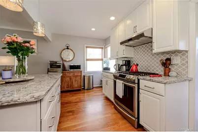26 Rhode Avenue, Merrick, NY 11566 - Photo 8