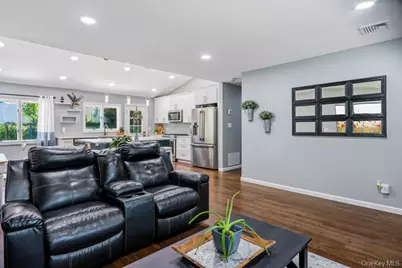 39 Tanglewood Drive, Smithtown, NY 11787 - Photo 6