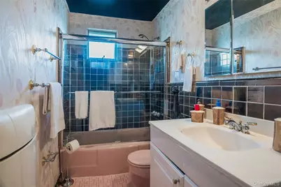 52-04 Redfield Street, Douglaston, NY 11362 - Photo 28