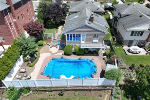 52-04 Redfield St, Douglaston, NY 11362 - Photo 42