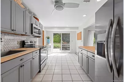 25 Harvey Lane, Ronkonkoma, NY 11779 - Photo 6