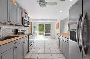 25 Harvey Ln, Ronkonkoma, NY 11779 - Photo 6