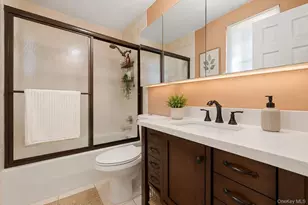 25 Harvey Ln, Ronkonkoma, NY 11779 - Photo 14