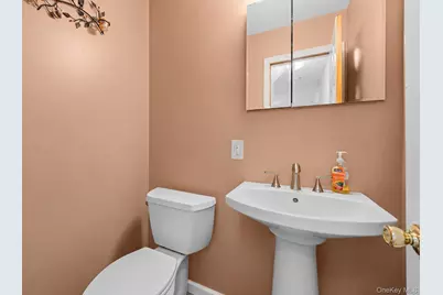 25 Harvey Lane, Ronkonkoma, NY 11779 - Photo 20