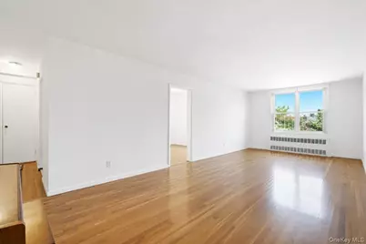 66-10 Thornton Place #2E, Rego Park, NY 11374 - Photo 6
