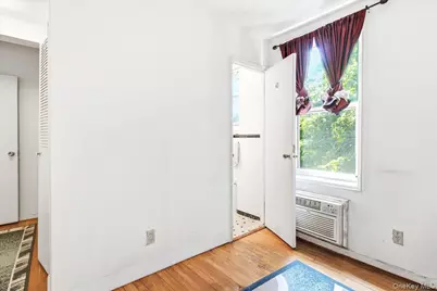 66-10 Thornton Place #2E, Rego Park, NY 11374 - Photo 18