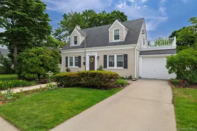 21 Maple Street, Malverne, NY 11565 - Photo 2