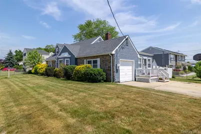 145 W Lido Prom, Lindenhurst, NY 11757 - Photo 4