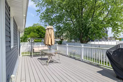 145 W Lido Prom, Lindenhurst, NY 11757 - Photo 20