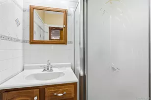 2185 Sycamore Ave, Ronkonkoma, NY 11779 - Photo 28