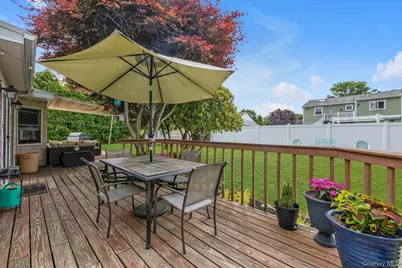 31 Sherwood Drive, East Islip, NY 11730 - Photo 24