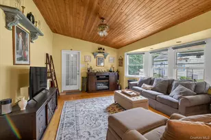 31 Sherwood Dr, East Islip, NY 11730 - Photo 6