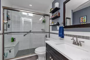 31 Sherwood Dr, East Islip, NY 11730 - Photo 12