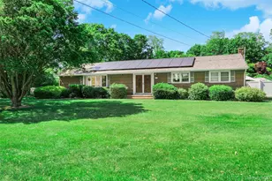 47 Oak Rd, Patchogue, NY 11772 - Photo 2