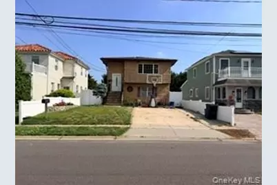 23 W Alhambra Avenue, Lindenhurst, NY 11757 - Photo 2