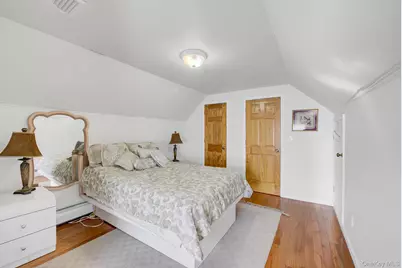 32 Celler Avenue, New Hyde Park, NY 11040 - Photo 18