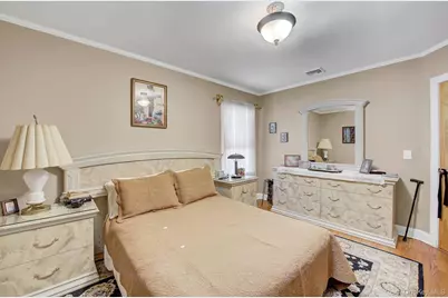 32 Celler Avenue, New Hyde Park, NY 11040 - Photo 12