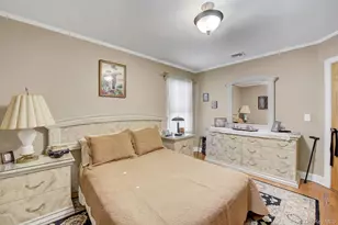 32 Celler Ave, New Hyde Park, NY 11040 - Photo 12