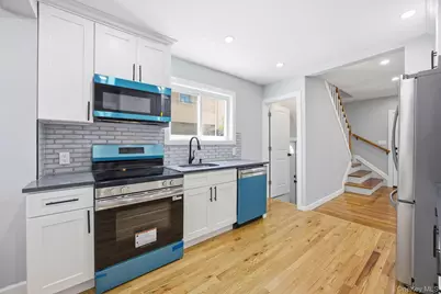 107 E Saint Marks Place, Valley Stream, NY 11580 - Photo 8
