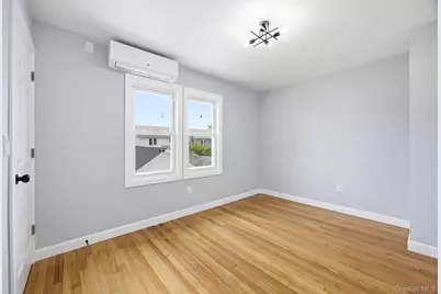 107 E Saint Marks Place, Valley Stream, NY 11580 - Photo 12