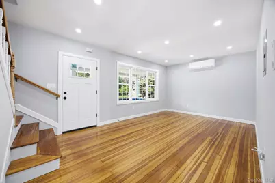 107 E Saint Marks Place, Valley Stream, NY 11580 - Photo 6