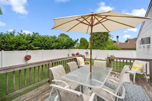 90 W 14th St, Deer Park, NY 11729 - Photo 34