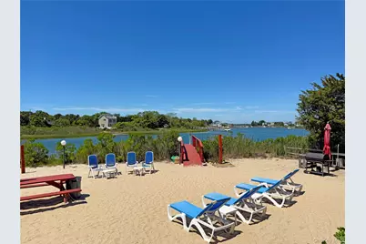 19 Cold Spring Court, Southampton, NY 11968 - Photo 2