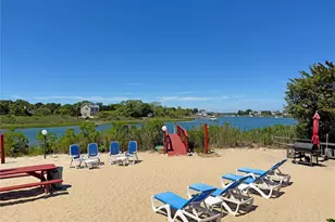 19 Cold Spring Ct, Southampton, NY 11968 - Photo 2