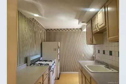 87-56 Francis Lewis Boulevard #B62, Queens Village, NY 11427 - Photo 6