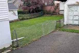 228 Morsemere Ave, Yonkers, NY 10703 - Photo 10