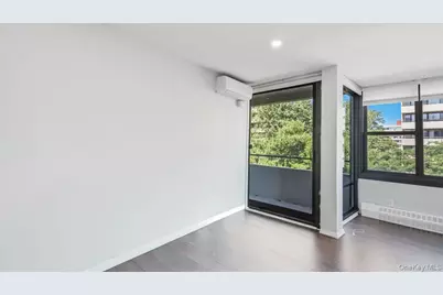 166-10 Powells Cove Boulevard #6C, Whitestone, NY 11357 - Photo 8