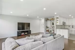 166-10 Powells Cove Blvd, Whitestone, NY 11357 - Photo 2