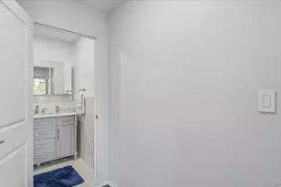 166-10 Powells Cove Blvd, Whitestone, NY 11357 - Photo 16