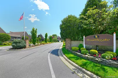 34 Southgate Circle, Massapequa Park, NY 11762 - Photo 6