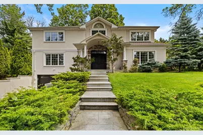 25 Bay Driveway, Manhasset, NY 11030 - Photo 1