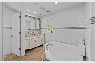 25 Bay Driveway, Manhasset, NY 11030 - Photo 18