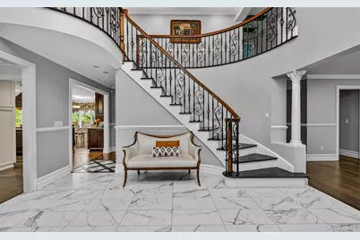 25 Bay Driveway, Manhasset, NY 11030 - Photo 4