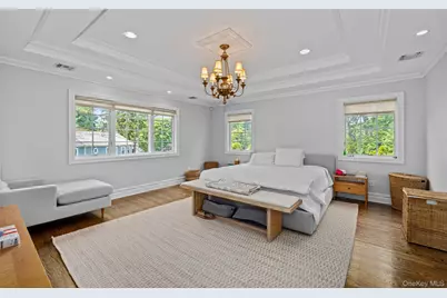 25 Bay Driveway, Manhasset, NY 11030 - Photo 16