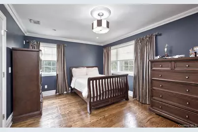25 Bay Driveway, Manhasset, NY 11030 - Photo 20