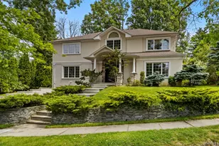 25 Bay Driveway, Manhasset, NY 11030 - Photo 2